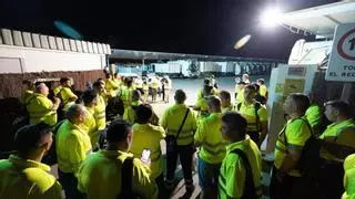Tercera noche de huelga de basuras en gran parte de la isla de Ibiza: Crónica nocturna del conflicto laboral