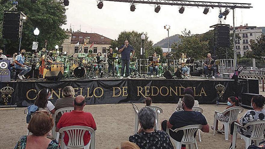 Concerto de Xingro`s Big Band, o pasado sábado, na Alameda de Castelao en Redondela.   // D. P.