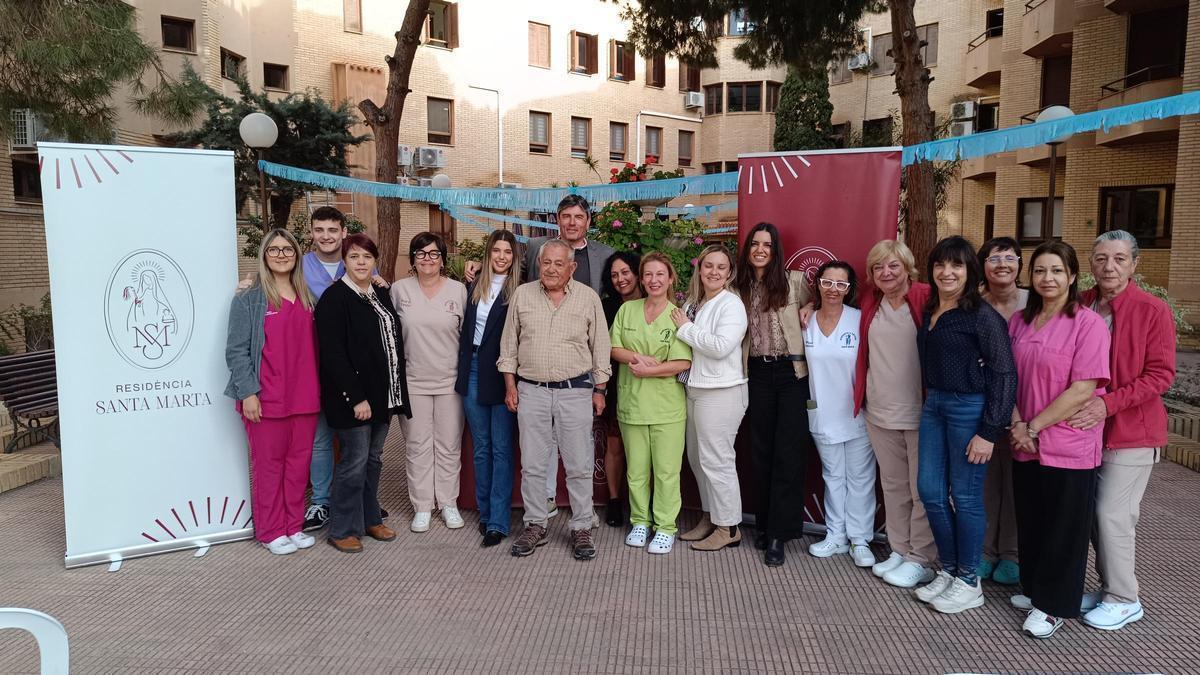Representantes institucionales e integrantes del centro, en la presentación del año conmemorativo.