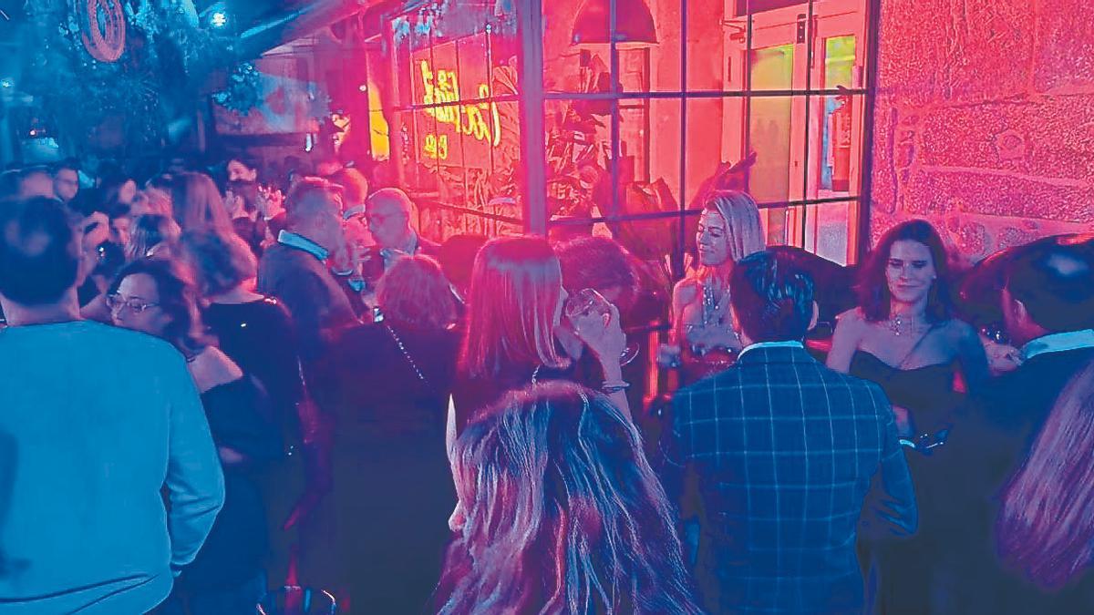 Fiesta de fin de año en un local de ocio