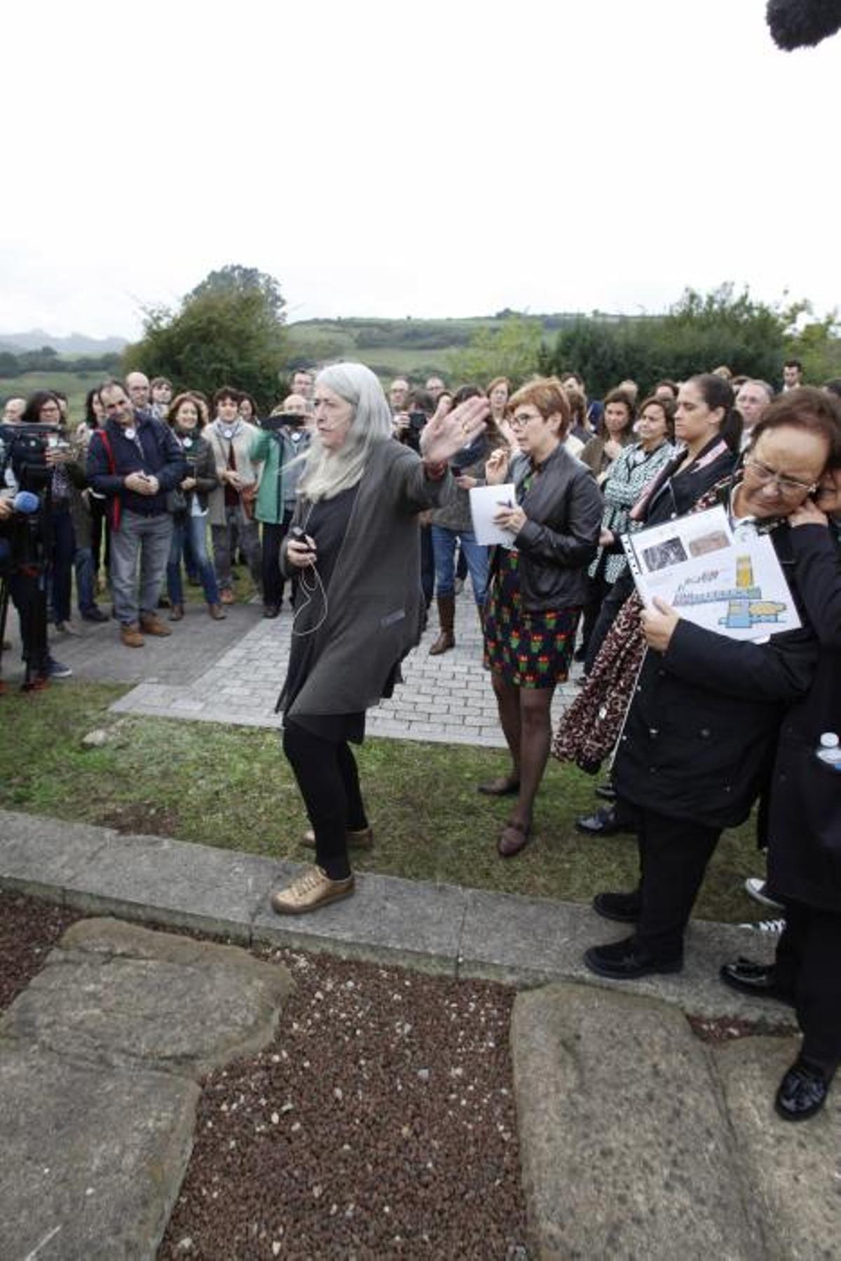 Mary Beard visitando la Villa Romana de Veranes Mary Beard visitando la Villa Romana de Veranes
