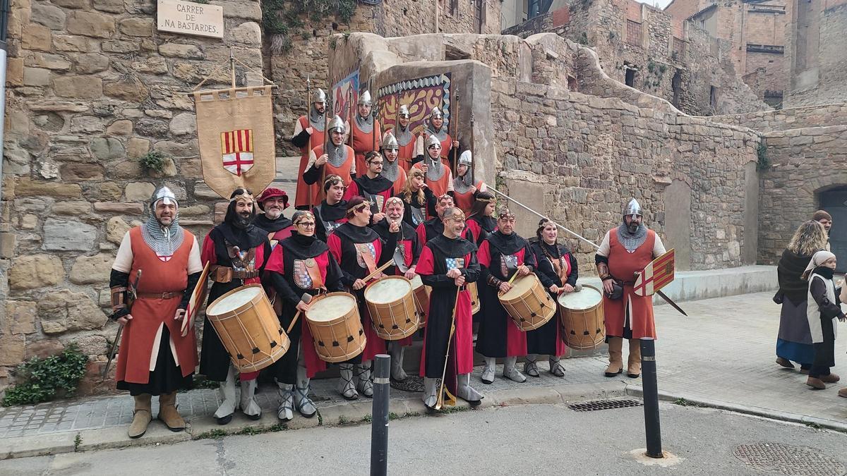 Els acompanyants del Consell de la Ciutat, a punt per patrullar un altre dia "complicat" per la Manresa medieval