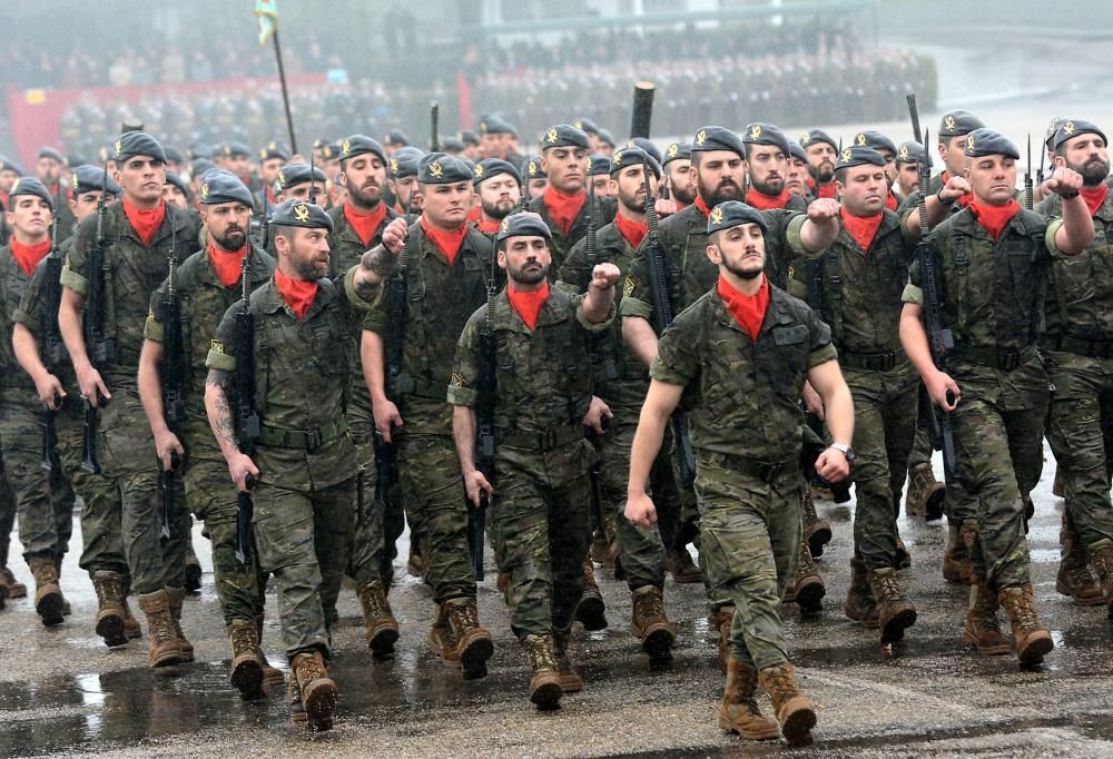 Parada militar en la jura de bandera // Rafa Vázquez