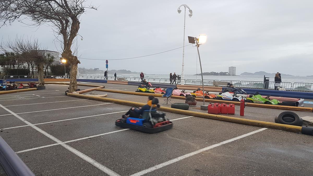 En Samil se ha instalado una pista de Karts que se mantendrá durante toda la Navidad 2021.