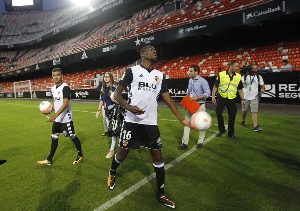 Las mejores imágenes de la presentación de Guedes, Pereira, Murillo, Kondogbia, Maksimovic, Neto y Gabriel