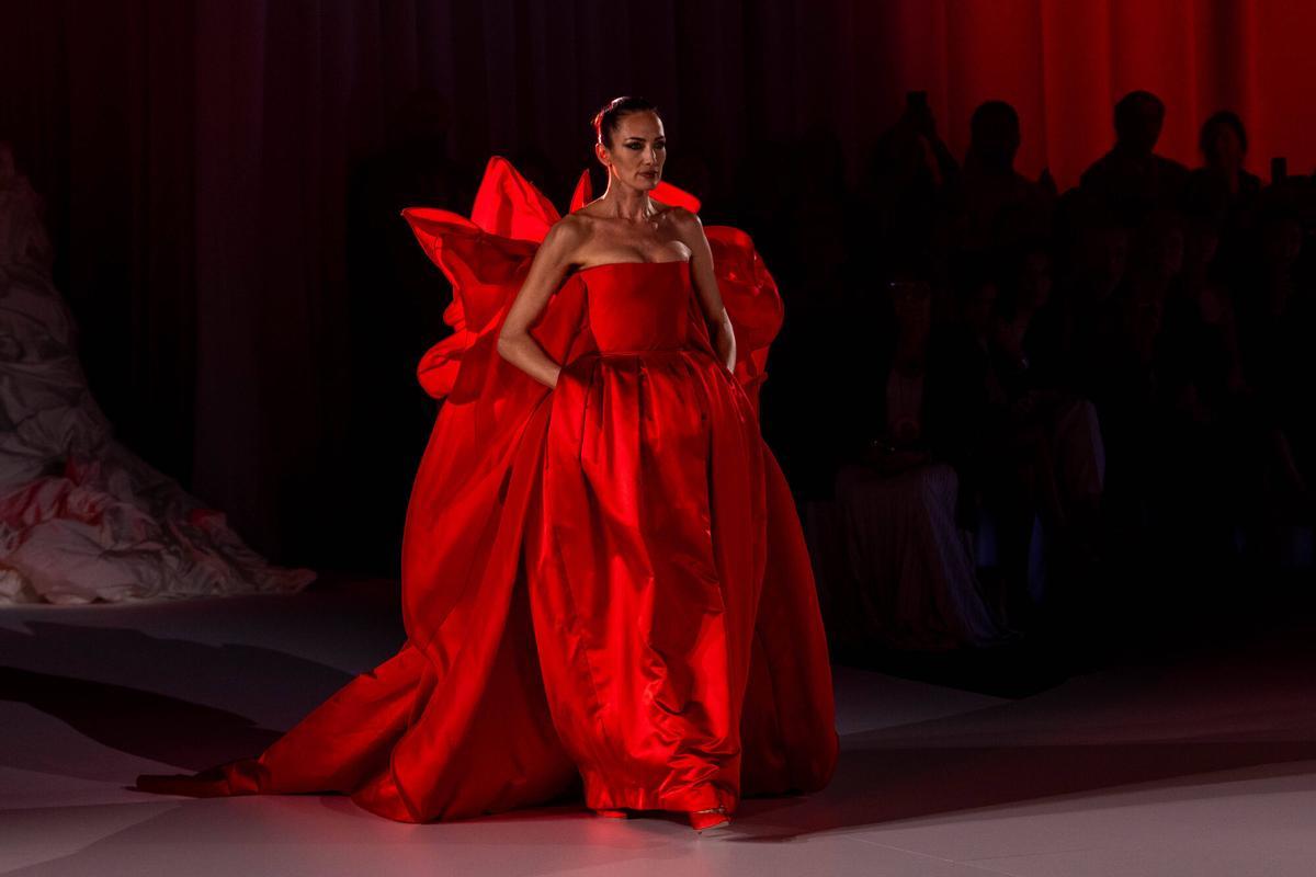 Barcelona 22/04/2026 Cultura. Barcelona Bridal Night. Desfile de Stéphane Rolland,con Nieves Álvarez. AUTOR:JORDI OTIX