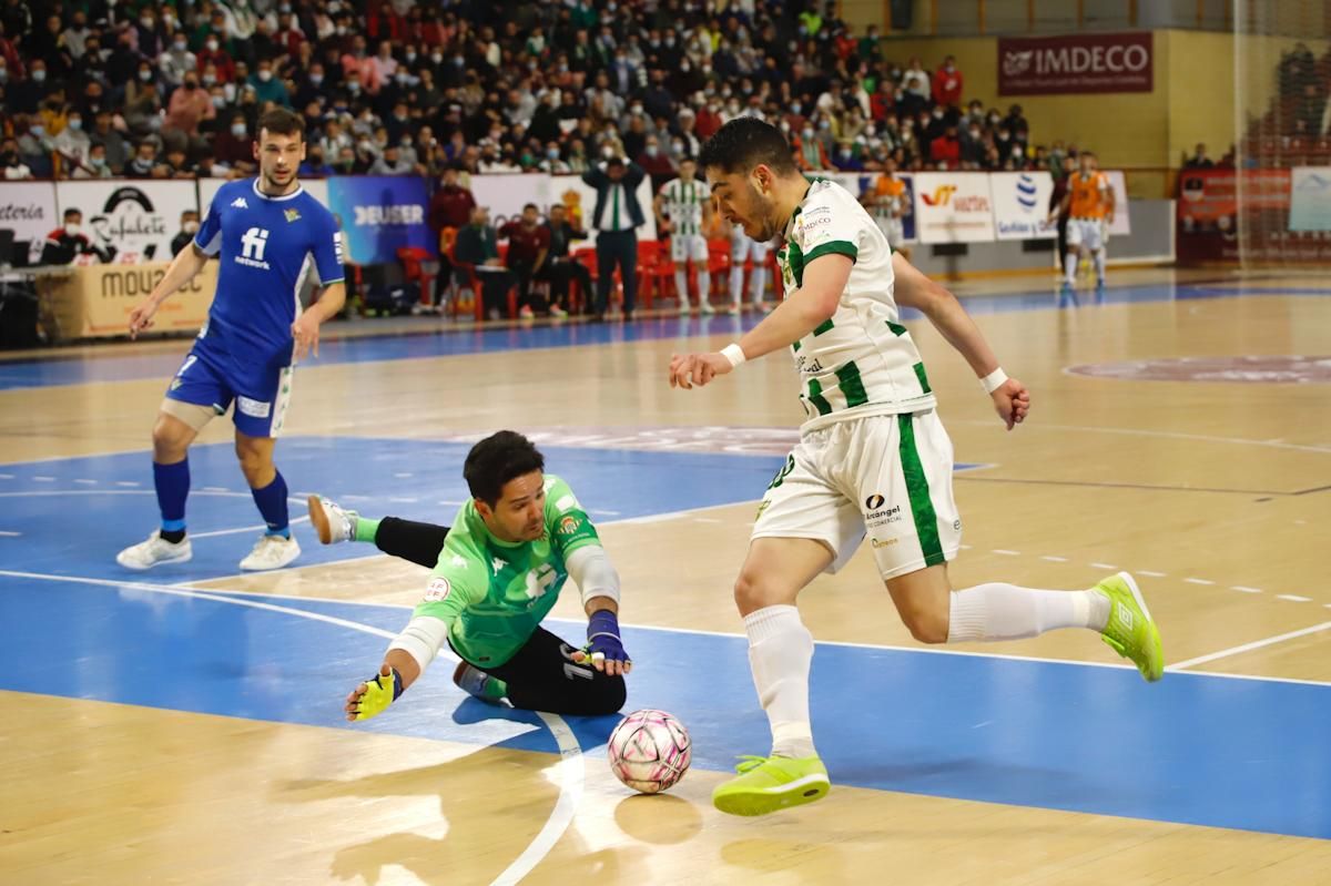Las imágenes del derbi entre el Córdoba Futsal y el Betis en Vista Alegre