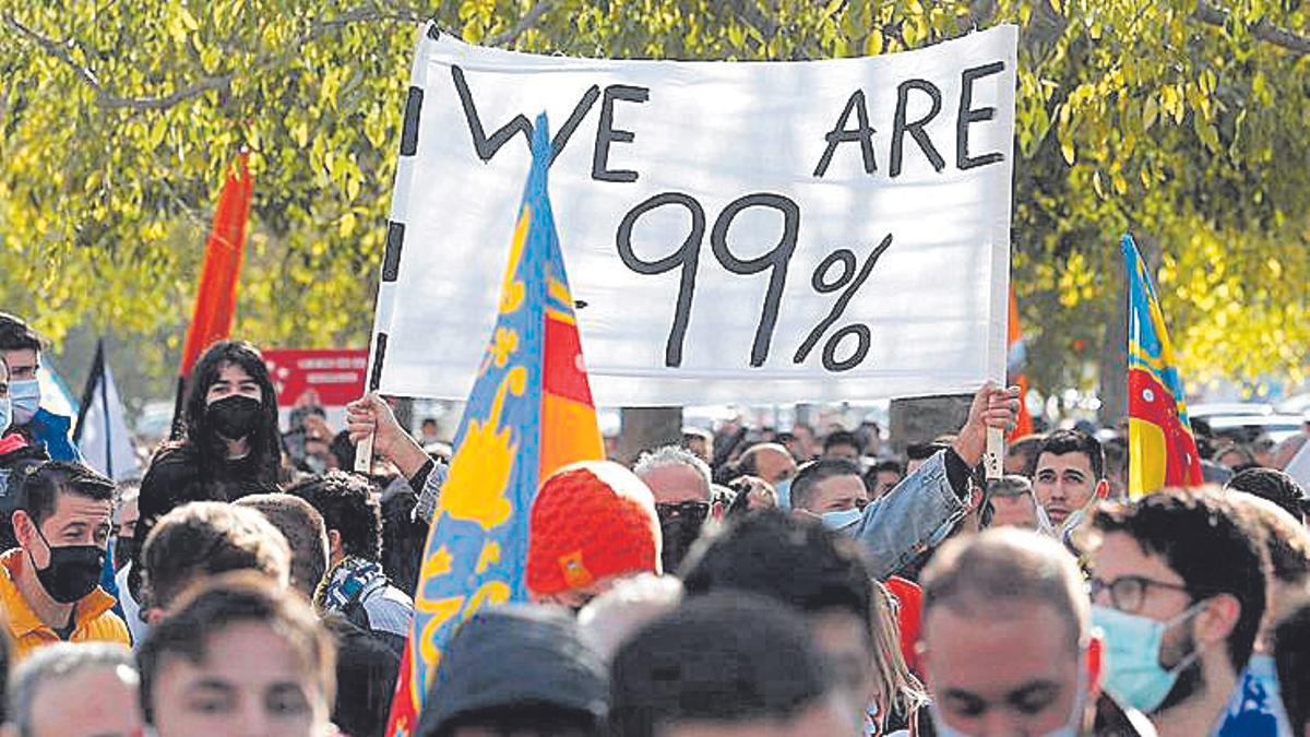 Manifestación multitudinaria de valencianistas el 11-D en contra de Meriton y su gestion al frente del Valencia CF.