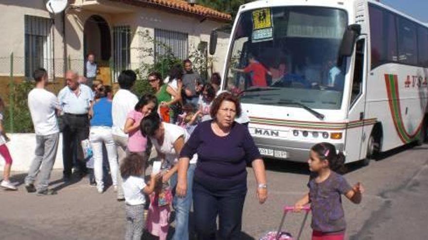 El transporte escolar saldrá a concurso por la mitad de precio