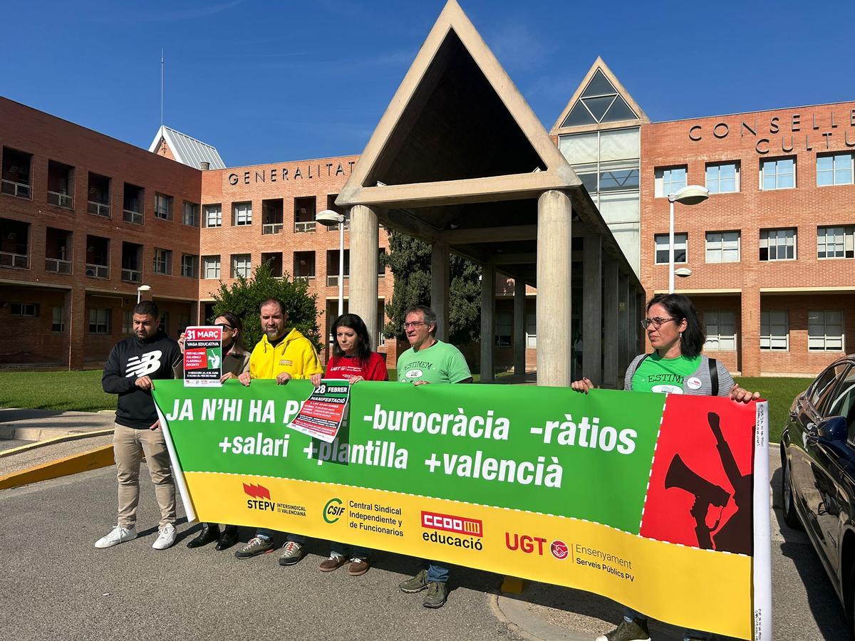 Protesta ante la Conselleria de Educación