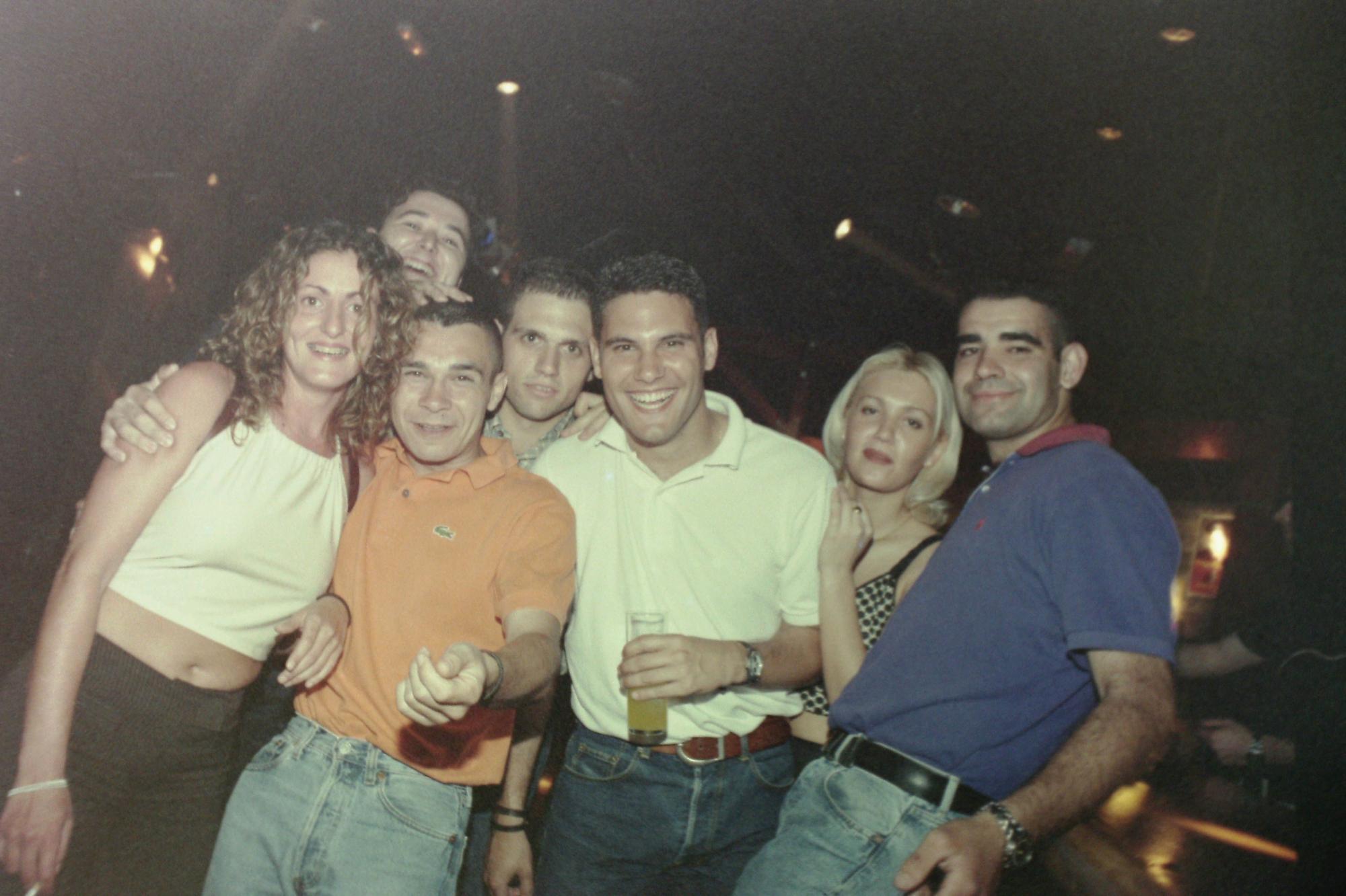 ¿Estuviste de fiesta en las discotecas de los años 90?: A ver si te encuentras en estas fotos