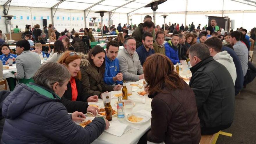 Güerres degustó oricios y Posada la Vieya despachó buenas raciones de matanza el fin de semana