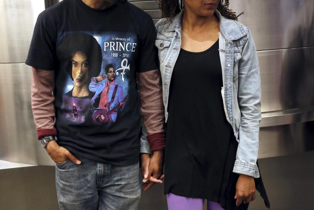 Muestras de dolor por la muerte de Prince