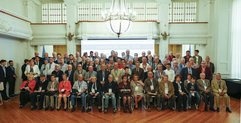 El acto de entrega de las insignias de oro a los socios del Celta // R. Grobas