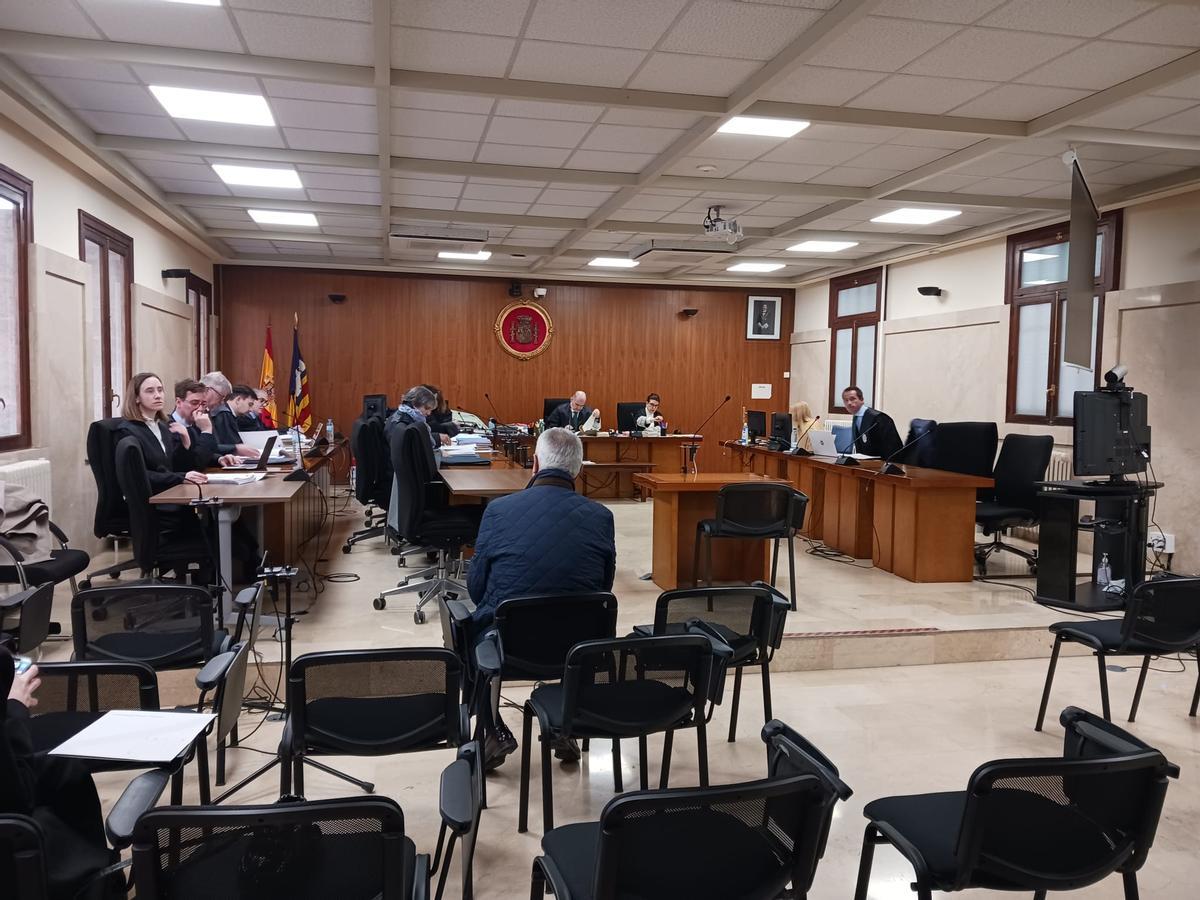 El oficial de notaría acusado, ayer durante el juicio en la Audiencia de Palma.