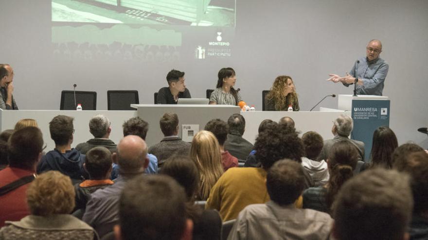 Acte públic per presentar les propostes del pressupost participatiu del 2019 a la FUB 2, l&#039;abril passat.