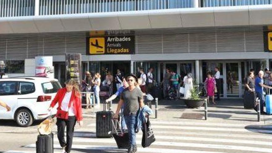 Pasajeros en la terminal ibicenca la semana pasada.