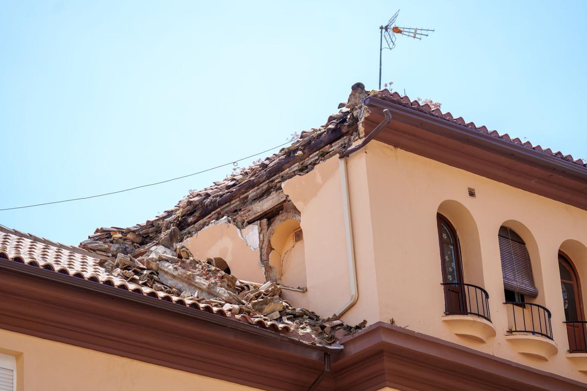 Consecuencias del terremoto de magnitud 5 en edificios y viviendas de la ciudad de Granada. A 15 de agosto de 2026 en Granada (Andalucía, España). Un terremoto de magnitud 5 y con epicentro en la localidad de Alhendín ha sacudido durante la madrugada de este sábado la ciudad de Granada y su área metropolitana, sin dejar daños personales pero sí numerosos desperfectos mobiliarios. El seísmo ha obligado a la Junta de Andalucía a activar la fase de emergencia ante el riesgo sísmico. 15 AGOSTO 2026 Francisco J. Olmo / Europa Press 15/08/2026. Francisco J. Olmo;