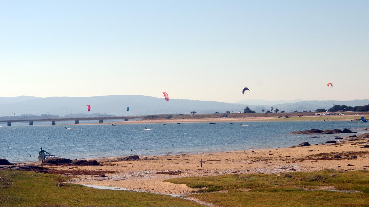 Vista de la playa de A Canteira desde Riasón.