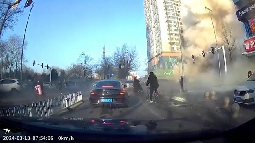 Una explosión de gas en Pekín fulmina un edificio y mata a siete personas