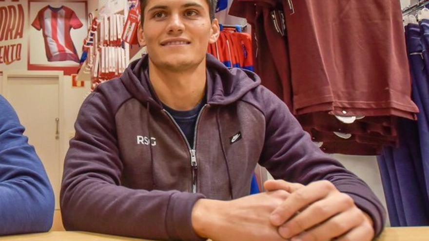 Cristian Salvador regresa a Gijón como titular en el Huesca