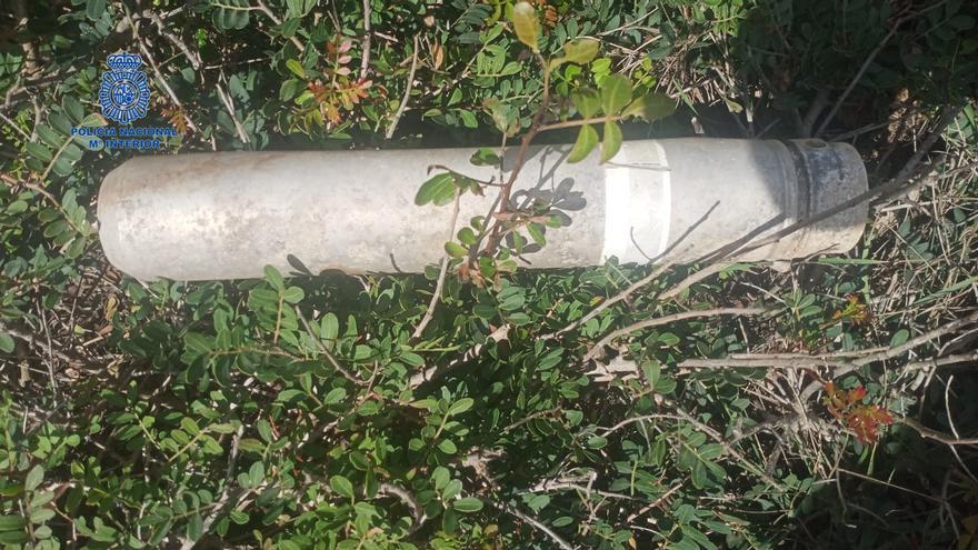 La Policía Nacional destruye un proyectil de submarino hallado en Cala Varques, en Manacor