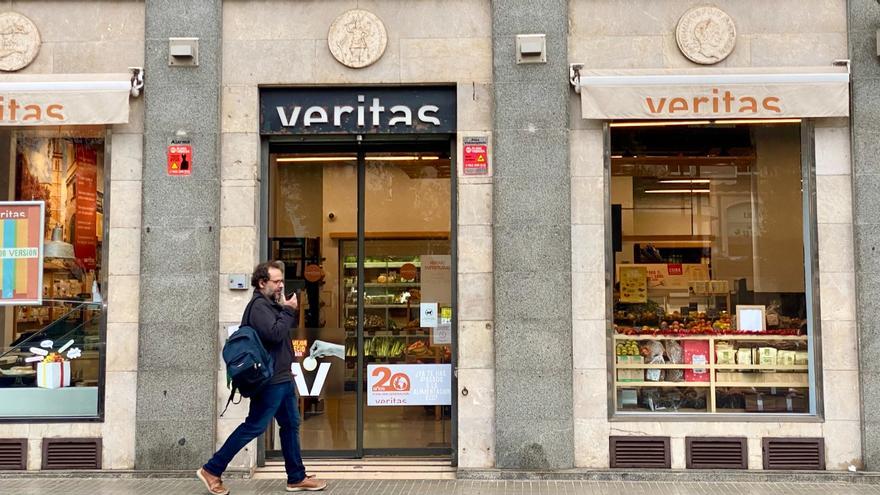 Los tres supermercados Veritas de Palma ofrecen gratis compresas y tampones a las mujeres que tengan una necesidad