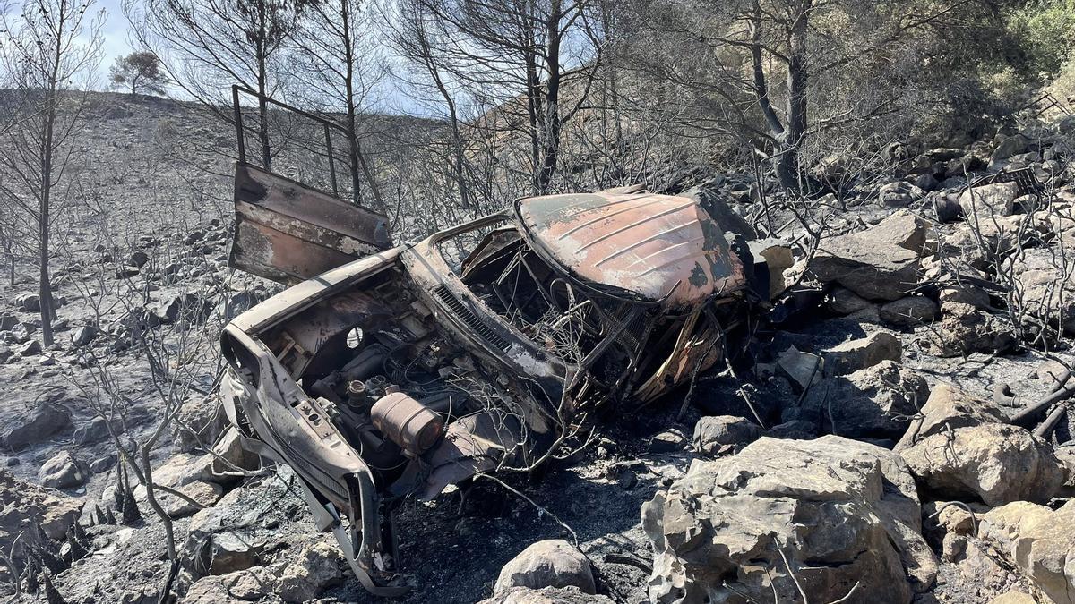 Uno de los coches tirados barranco abajo