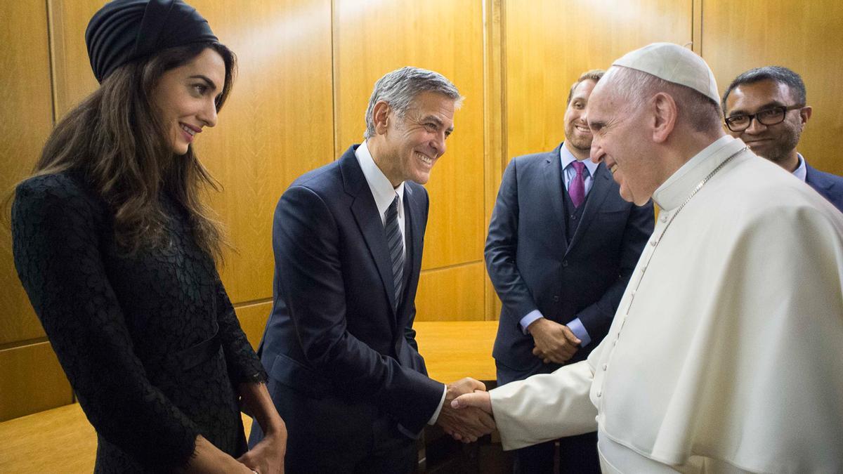 El look de Amal Clooney para visitar al papa Francisco