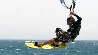 Las mejores zonas para hacer kitesurfing en la Región de Murcia