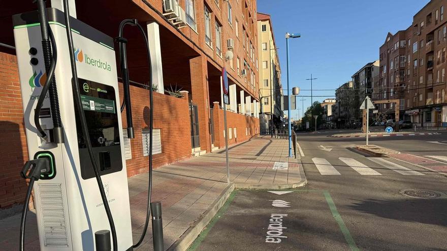 Iberdrola activa 6 puntos de recarga rápida de vehículos eléctricos en Coria