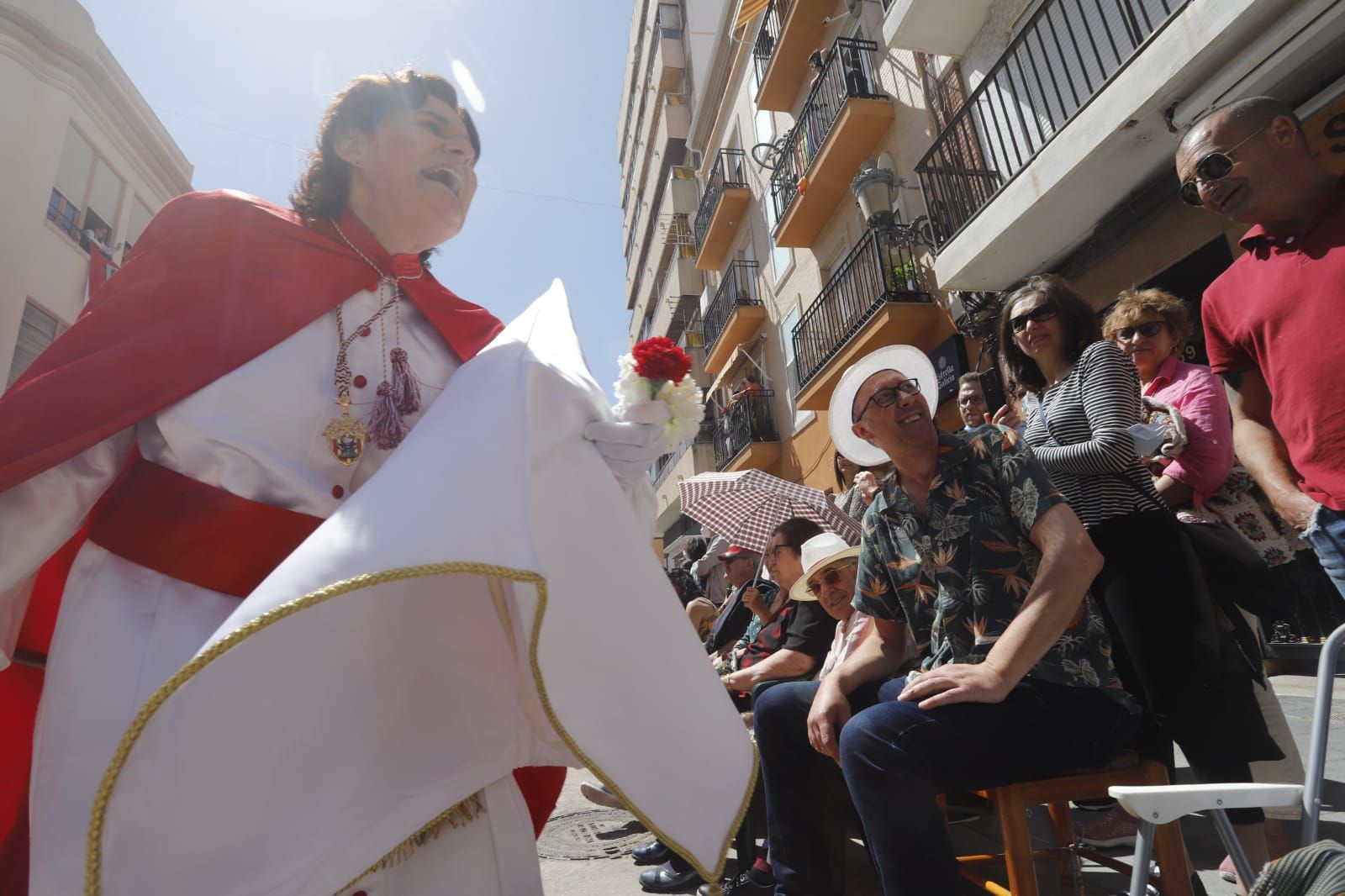 Flores y alegría para despedir la Semana Santa Marinera en el desfile de Resurrección