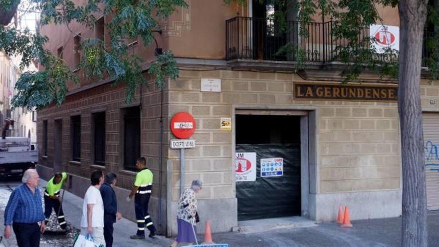 Obres a l&#039;edifici de l&#039;antiga clínica de l&#039;Esperança, a la plaça Catalunya.
