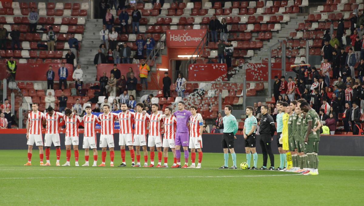 Un momento del minuto de silencio.