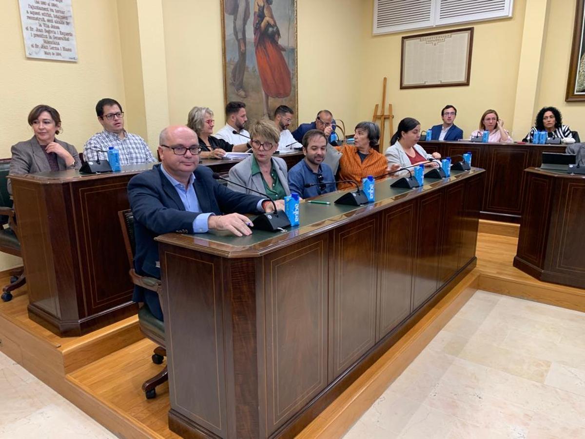 Los grupos de la oposición en el pleno de La Vila.