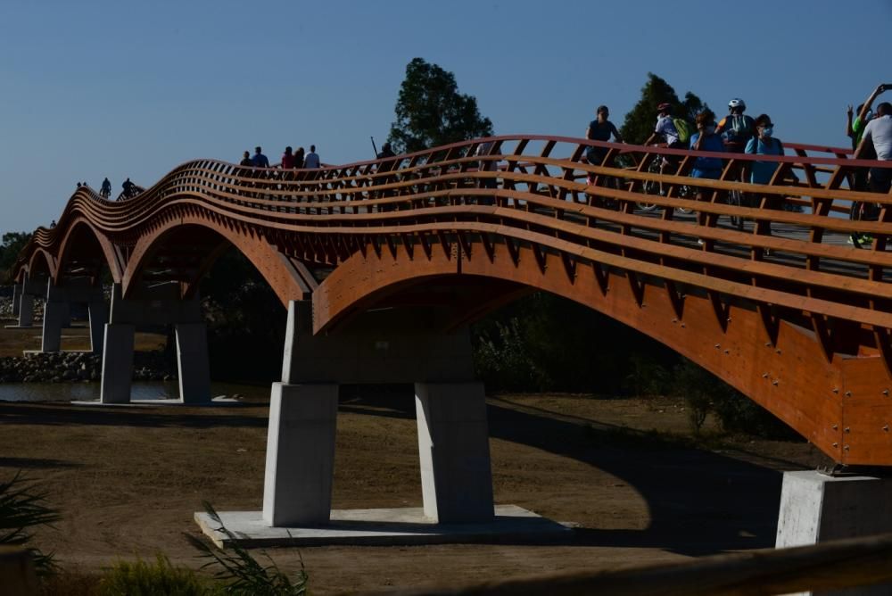 Inauguración de la pasarela peatonal sobre el río Guadalhorce, en Málaga.