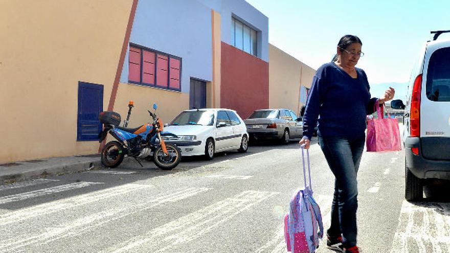 Fachada de la escuela infantil de Las Huesas, el viernes.