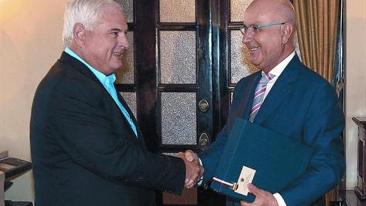 Duran y el presidente de Panamá, Ricardo Martinelli, en la sede de la presidencia de la república.