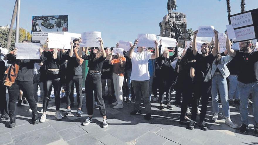 Protesta de opositores docentes por el concurso de traslados, celebrada el pasado octubre. | B.RAMON