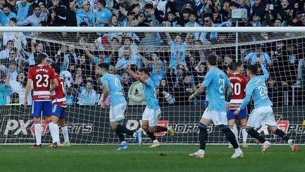 Los jugadores del Celta celebran el tanto de la victoria ante el Granada (1-0)