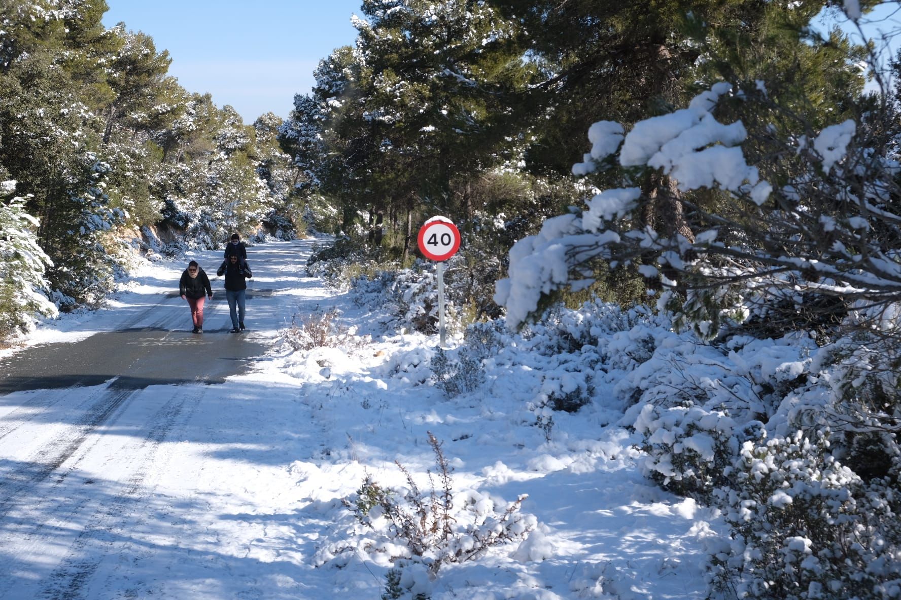 La nieve cubre de blanco el Xorret de Catí