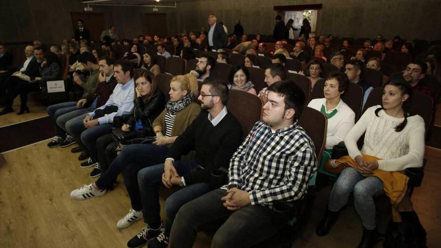 Los estudiantes premiados, en las primeras filas del salón de actos del Instituto Suanzes.