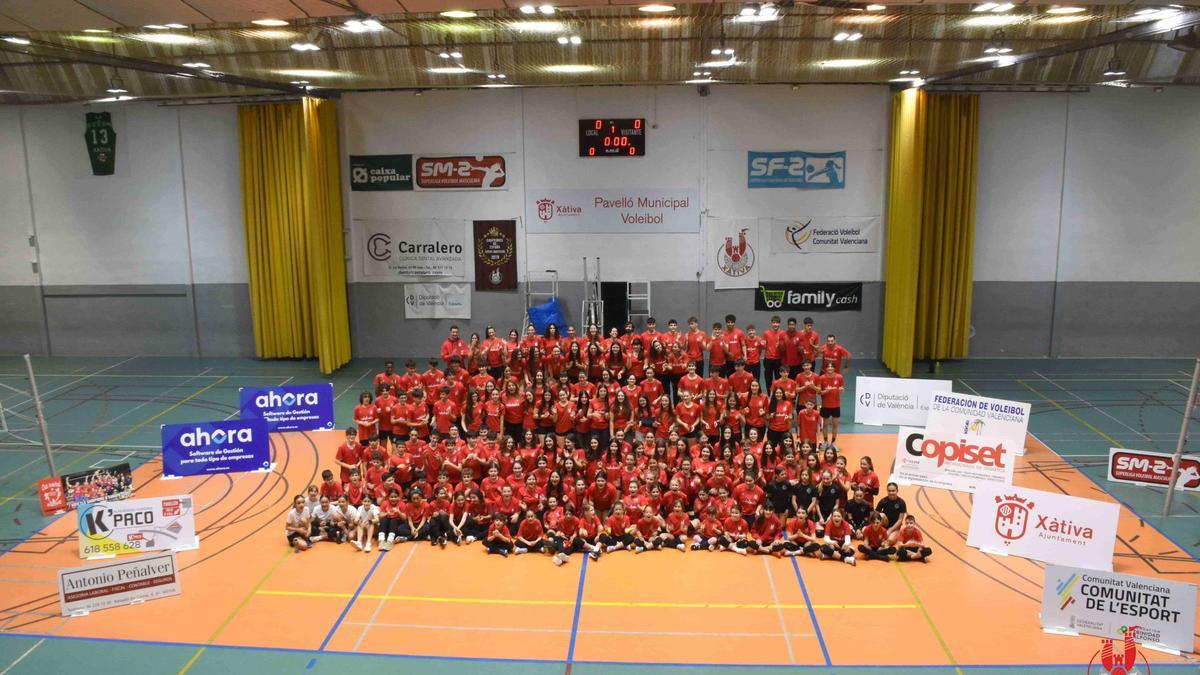 Foto de grupo de la jornada alevín y benjamón del CV Xàtiva
