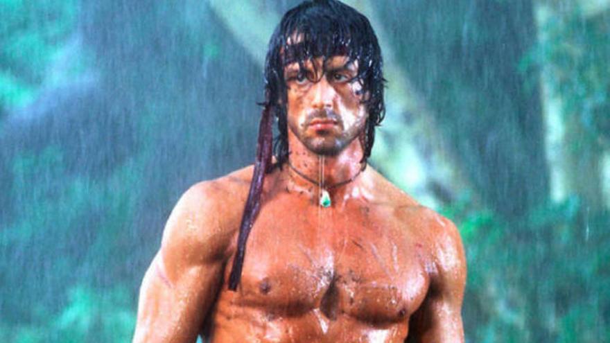 Sylvester Stallone como John Rambo.