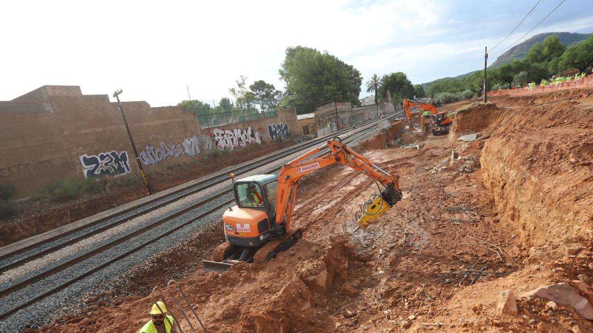 Generalitat y empresarios reclaman la doble vía electrificada para el tramo ferroviario Teruel-Sagunt