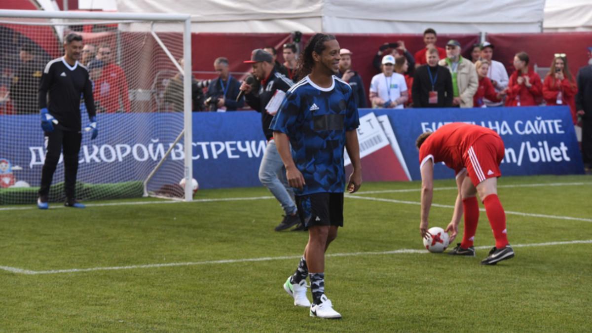 Ronaldinho de Assís durante su estancia en San Petersburgo con la FIFA