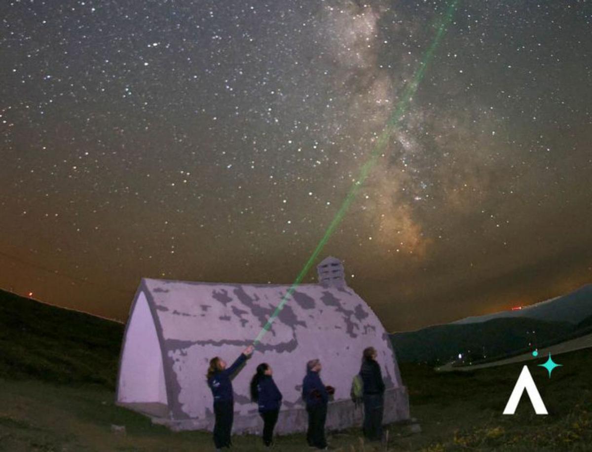 Asturias pone al turista a ver estrellas, hacer queso, recoger fruta o dormir en un teito