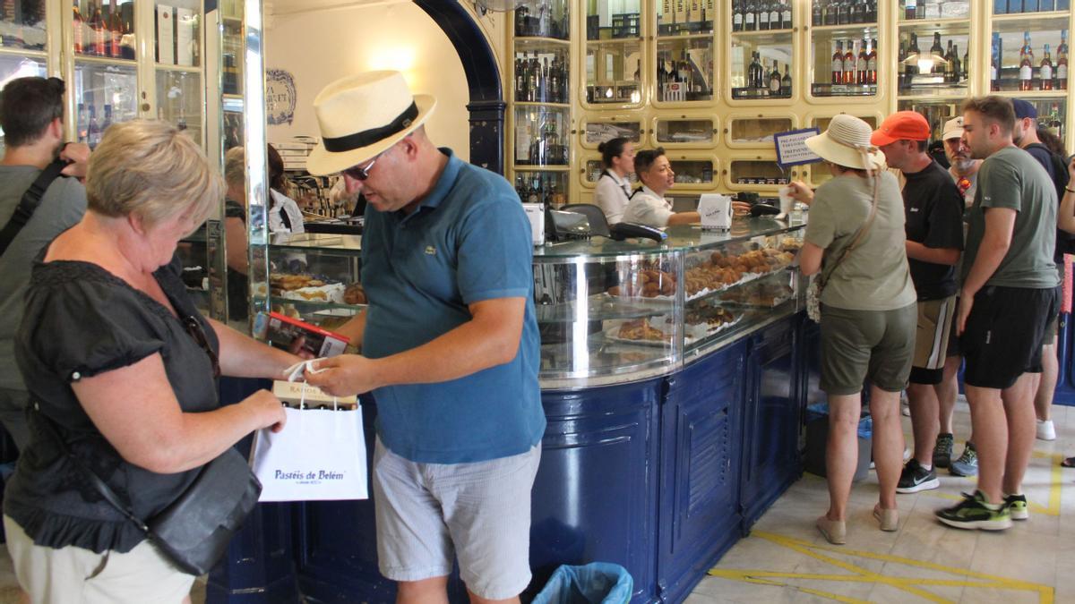 Turistas en Lisboa.