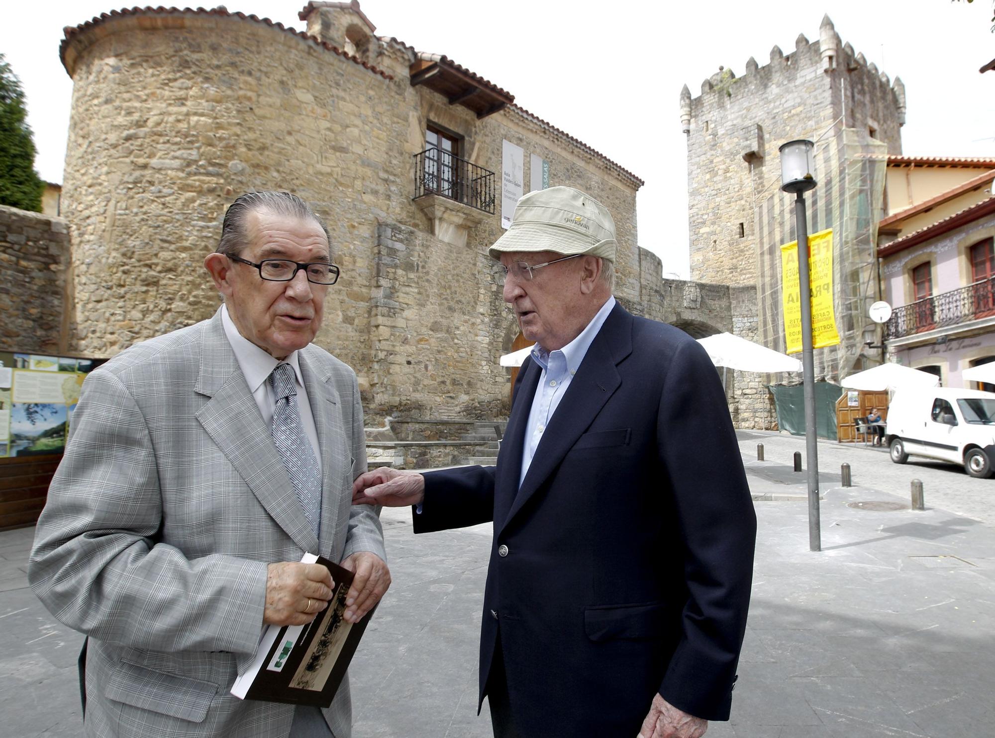 Muere Juan Velarde: la vida en imágenes del reputado economista asturiano