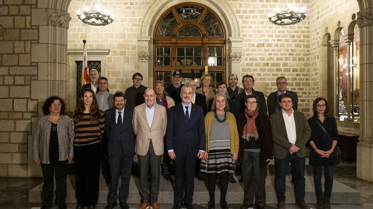 Collboni con el nuevo consejo asesor La ciudad y la Rambla, este lunes.